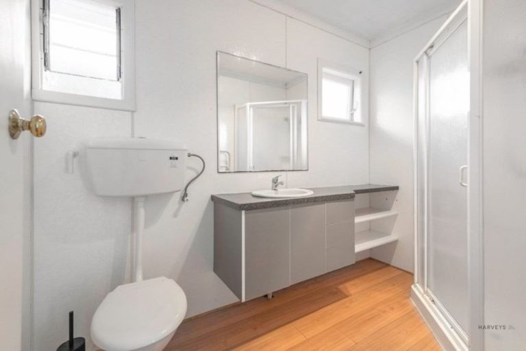 Photo of property in 32 Captain Scott Road, Glen Eden, Auckland, 0602