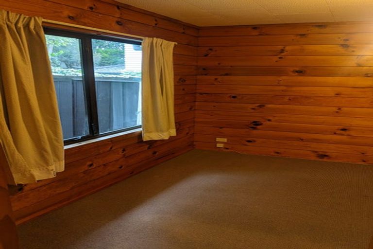 Photo of property in 2/32 Trinidad Road, Sunnynook, Auckland, 0620