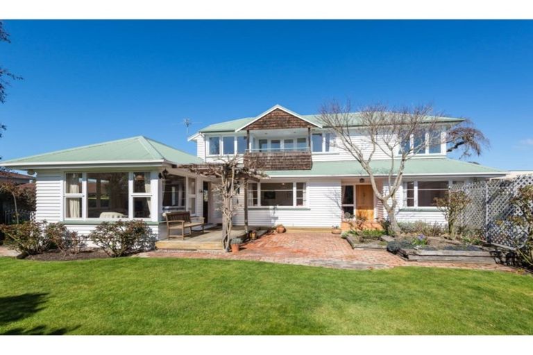 Photo of property in 37 Holly Road, St Albans, Christchurch, 8014