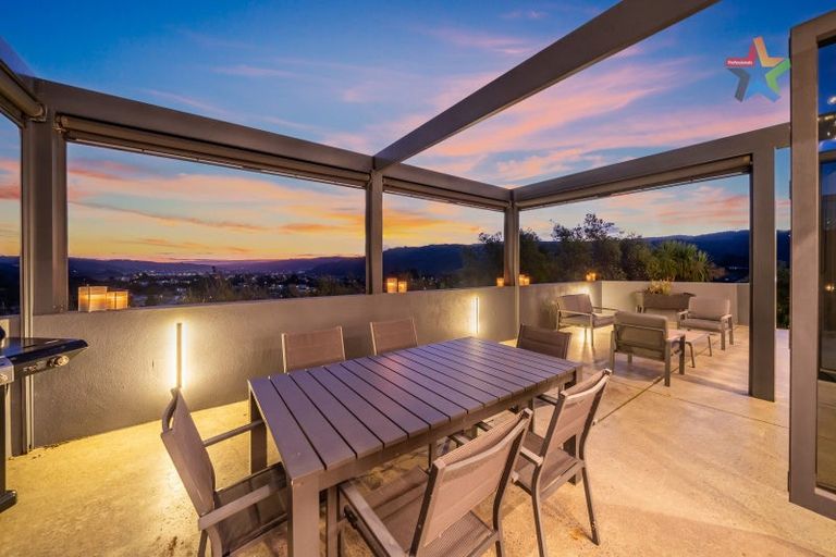 Photo of property in 22 Mount Marua Drive, Timberlea, Upper Hutt, 5018