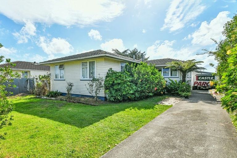 Photo of property in 17 Calthorp Close, Favona, Auckland, 2024