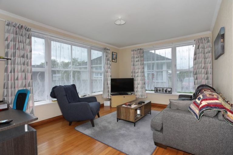 Photo of property in 23 Holland Crescent, Bulls, 4818