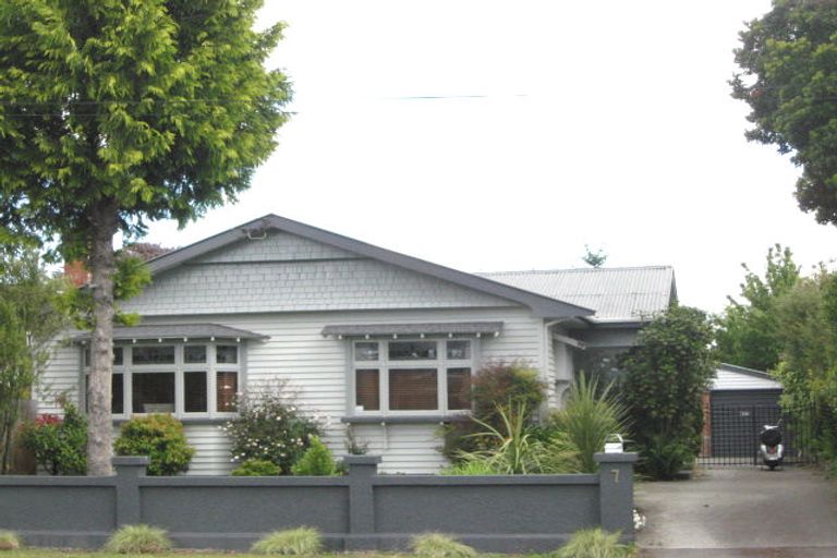 Photo of property in 7 Stapletons Road, Richmond, Christchurch, 8013