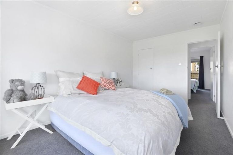 Photo of property in 1/33 Butterworth Drive, Glendene, Auckland, 0602