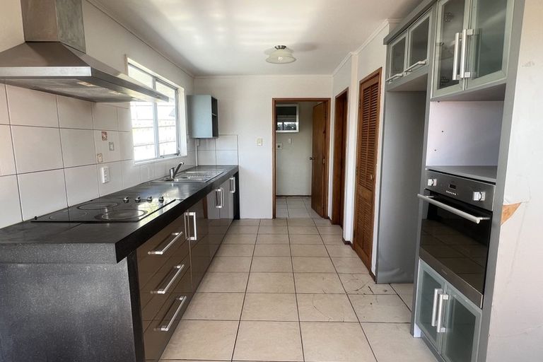 Photo of property in 1/18 Theban Place, Totara Vale, Auckland, 0629