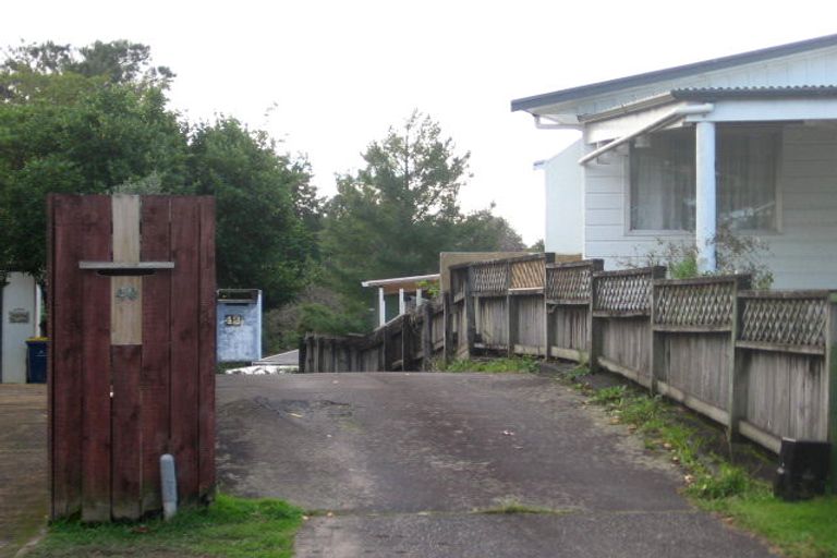 Photo of property in 42 Hartley Terrace, Massey, Auckland, 0614