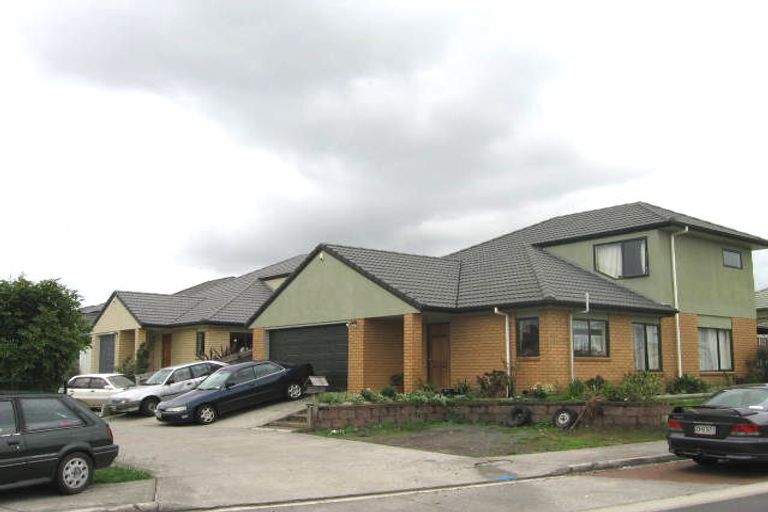 Photo of property in 3/4 Lucienne Drive, Ranui, Auckland, 0612