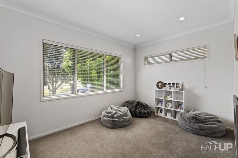 Photo of property in 10 Toheroa Street, Hobsonville, Auckland, 0616