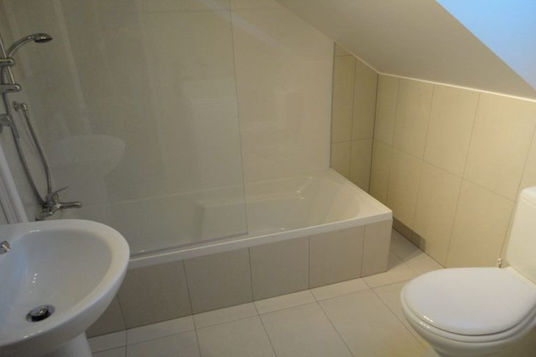 Photo of property in 105 Rongotai Road, Kilbirnie, Wellington, 6022