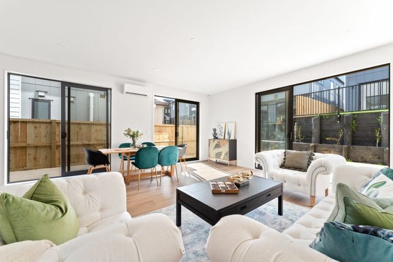 Photo of property in 21 Bronzewater Drive, Silverdale, 0932