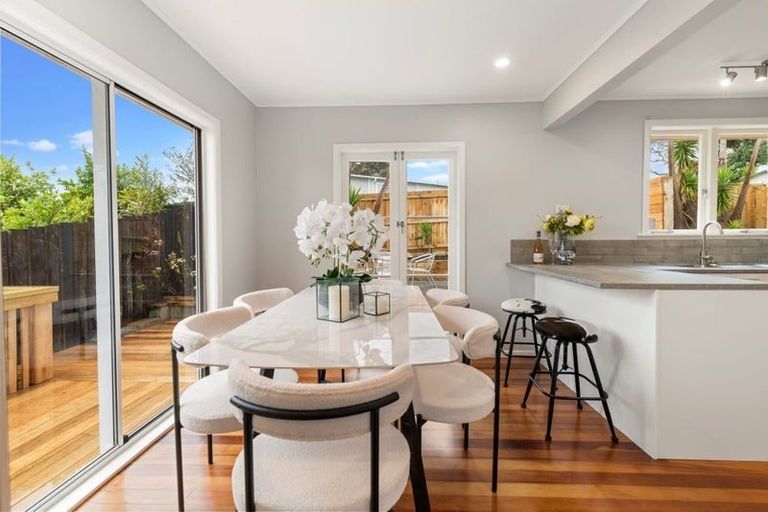 Photo of property in 37 Cardiff Road, Pakuranga, Auckland, 2010