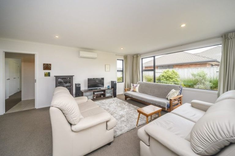 Photo of property in 15 Lorenzo Place, Kelvin Grove, Palmerston North, 4414