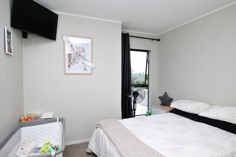Photo of property in 8 La Perouse Street, Botany Downs, Auckland, 2010