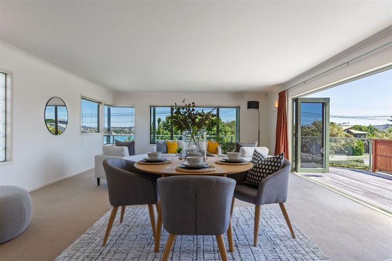 Photo of property in 35 Tindalls Bay Road, Tindalls Beach, Whangaparaoa, 0930