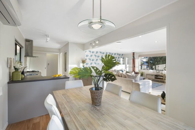 Photo of property in 27 William Hadlow Place, Hatfields Beach, Orewa, 0931