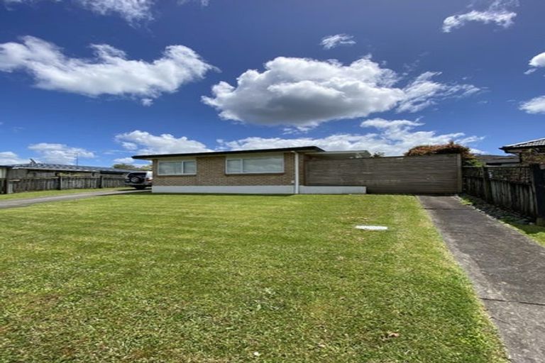 Photo of property in 118 Lakeside Drive, Orewa, 0931