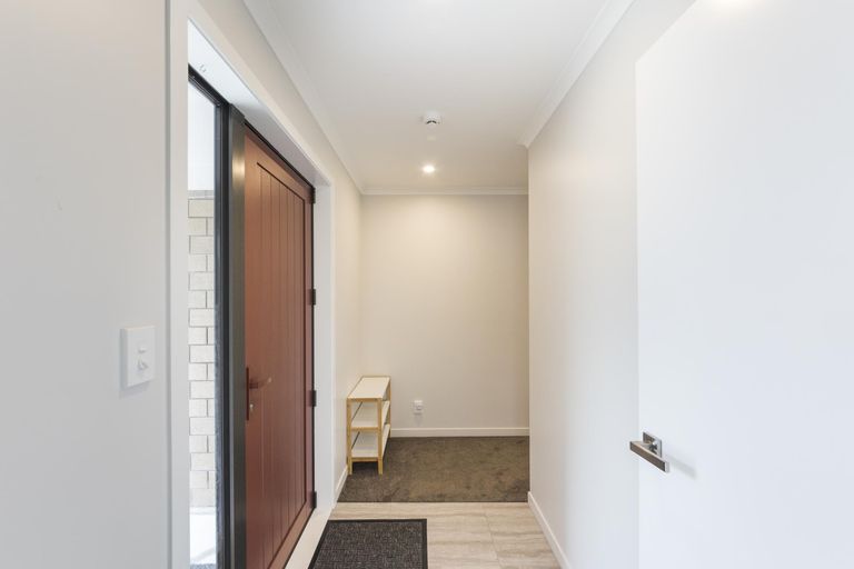 Photo of property in 4 Cyprus Place, Fitzherbert, Palmerston North, 4410