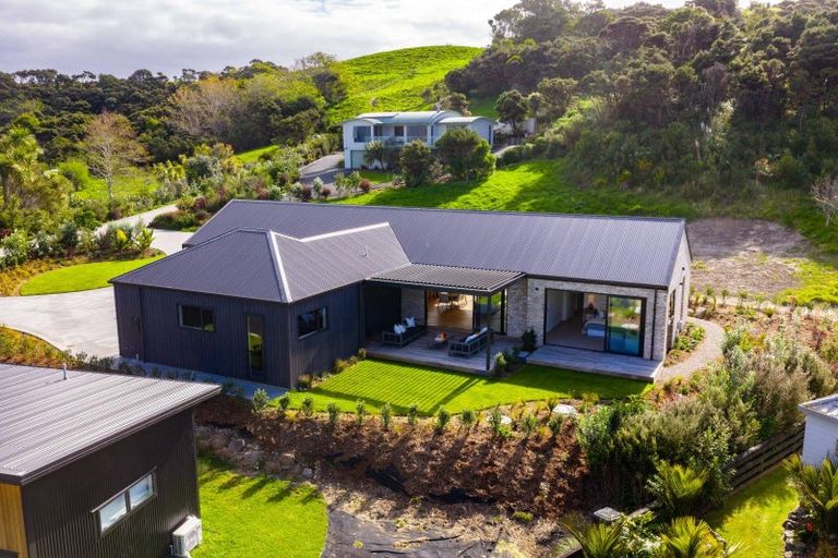 Photo of property in 4 Pukeora Way, Mangawhai, 0505