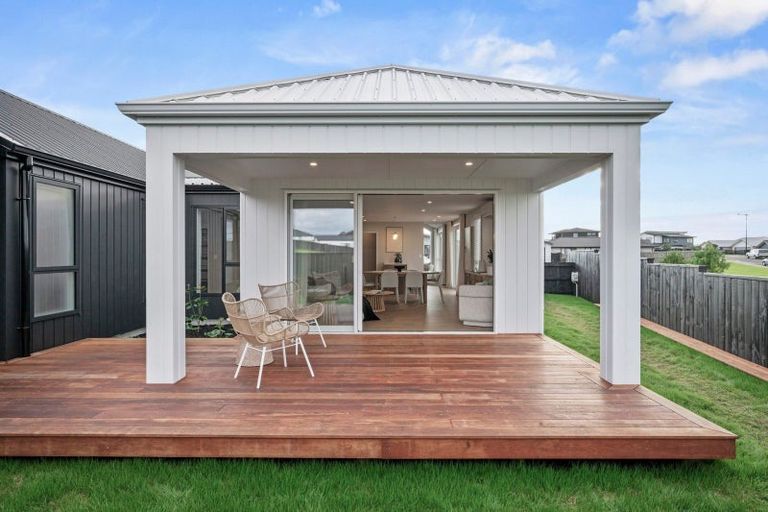 Photo of property in 42 Opouatu Avenue, Glenbrook, 2681