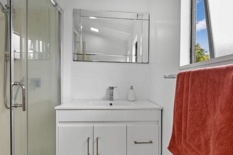 Photo of property in 2/180 Henderson Valley Road, Henderson, Auckland, 0612