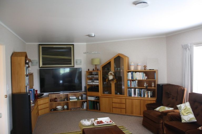 Photo of property in 4 Cranbrook Grove, Waikanae, 5036