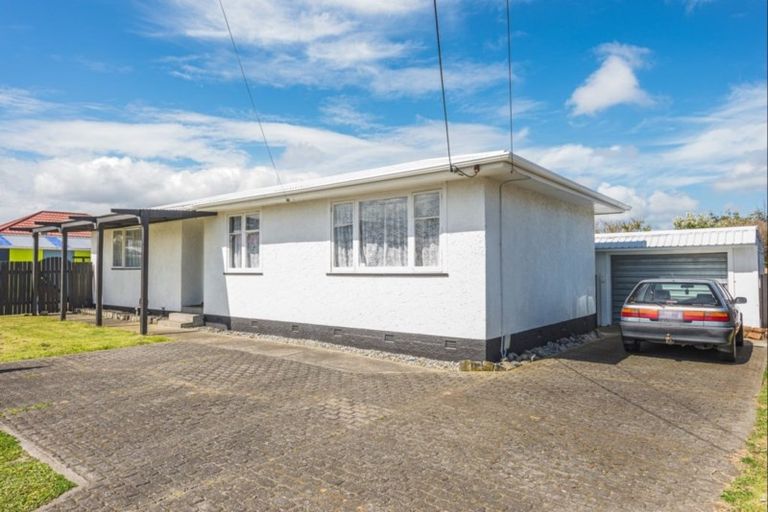 Photo of property in 12 Mosston Road, Castlecliff, Whanganui, 4501