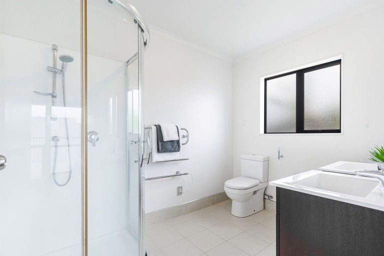 Photo of property in 8 Bonny Crescent, Massey, Auckland, 0614