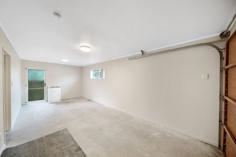 Photo of property in 100 Crawford Avenue, Mangere Bridge, Auckland, 2022