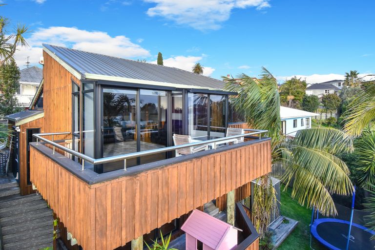 Photo of property in 2/112 Litten Road, Cockle Bay, Auckland, 2014