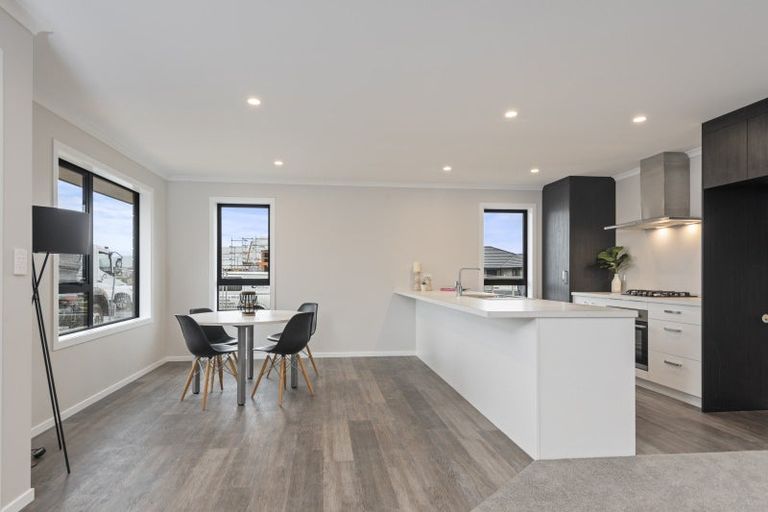 Photo of property in 72 Atlantic Drive, Fitzherbert, Palmerston North, 4410