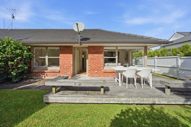 Photo of property in 1/3a First Avenue, Stanley Point, Auckland, 0624