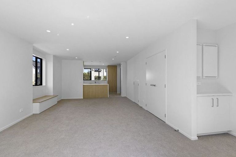 Photo of property in 31 Turtleback Avenue, Whitby, Porirua, 5024
