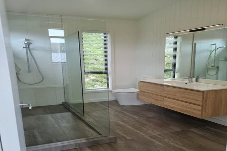 Photo of property in 4a Manon Crescent, Greenhithe, Auckland, 0632