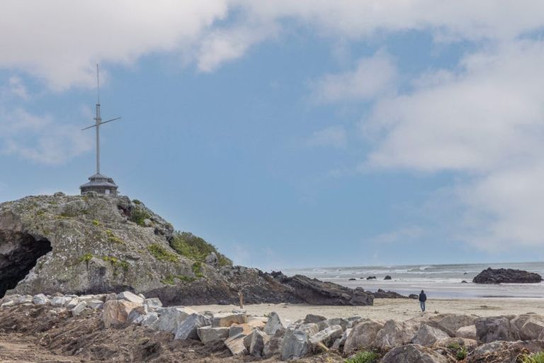 Photo of property in 11 Van Asch Street, Sumner, Christchurch, 8081