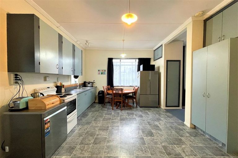 Photo of property in 15 May Street, Waiwera South, Clinton, 9584