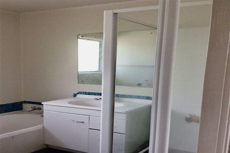 Photo of property in 18 Penfold Place, Henderson, Auckland, 0610