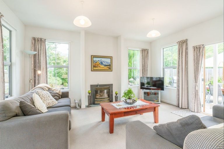 Photo of property in 12 Fletcher Way, Arrowtown, 9302