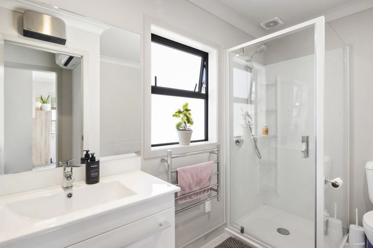 Photo of property in 43 Brindle Way, Newlands, Wellington, 6037