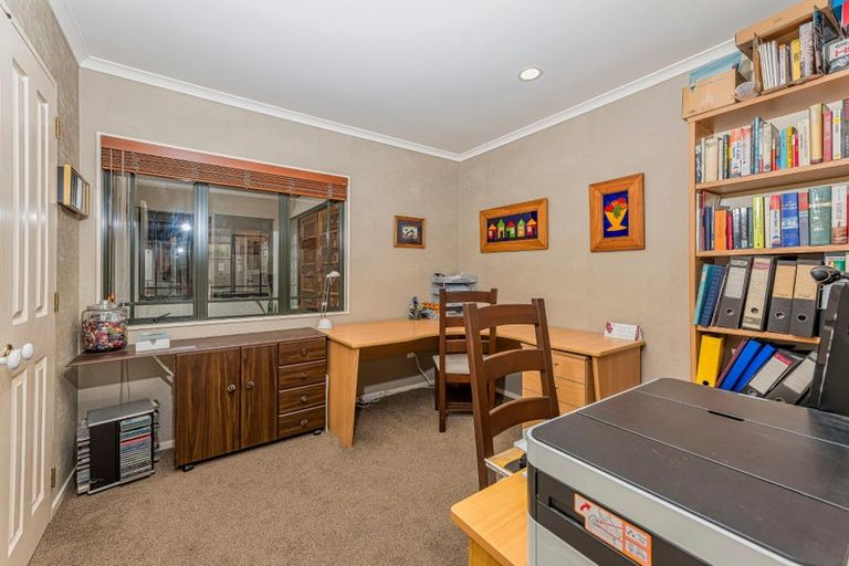 Photo of property in 15 Hogarth Rise, West Harbour, Auckland, 0618