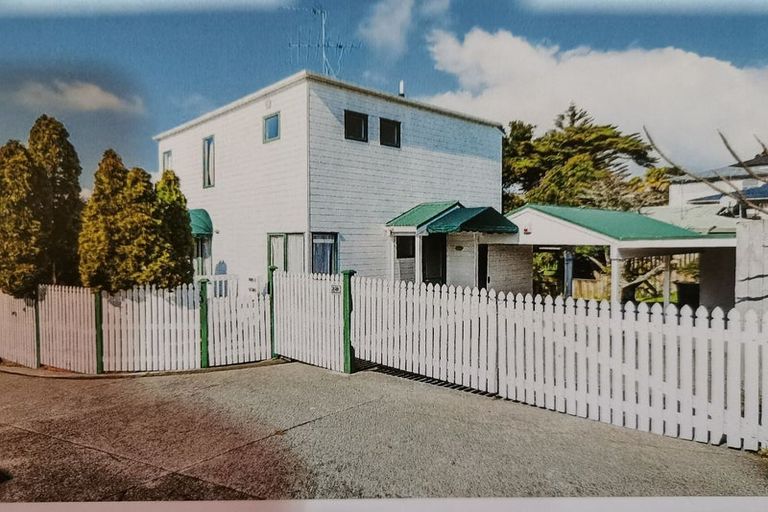 Photo of property in 2/25 Ludlow Terrace, Totara Vale, Auckland, 0627