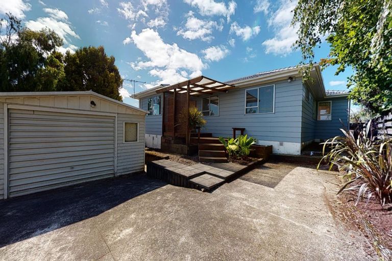 Photo of property in 8 Leatham Crescent, Opaheke, Papakura, 2113