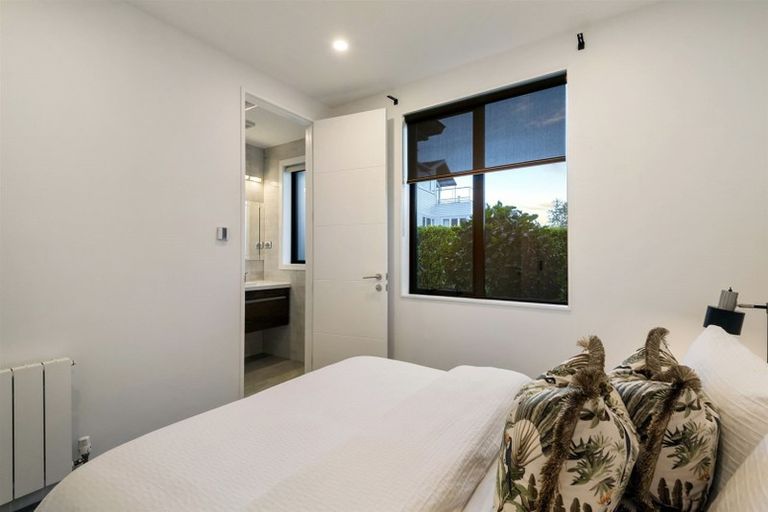 Photo of property in 13 Seaview Road, Castor Bay, Auckland, 0620