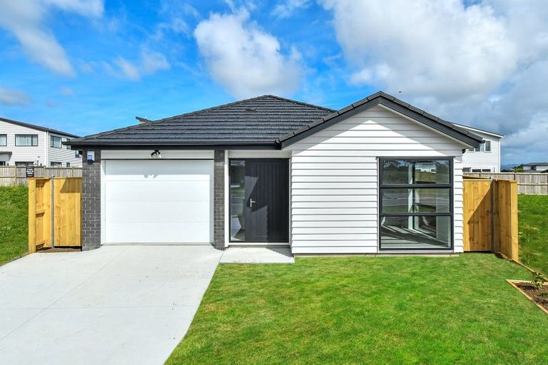 Photo of property in 3a Uatoto Road, Clarks Beach, 2122