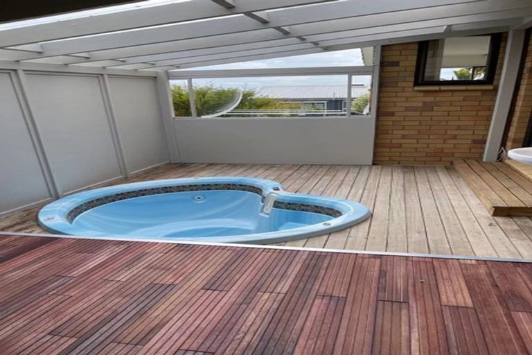 Photo of property in 30 Westpark Drive, West Harbour, Auckland, 0618