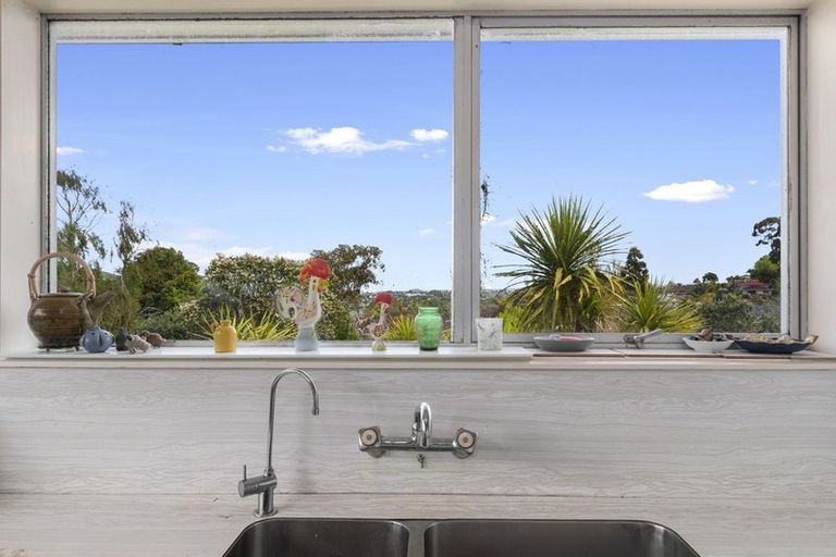 Photo of property in 72 Ravenwood Drive, Forrest Hill, Auckland, 0620