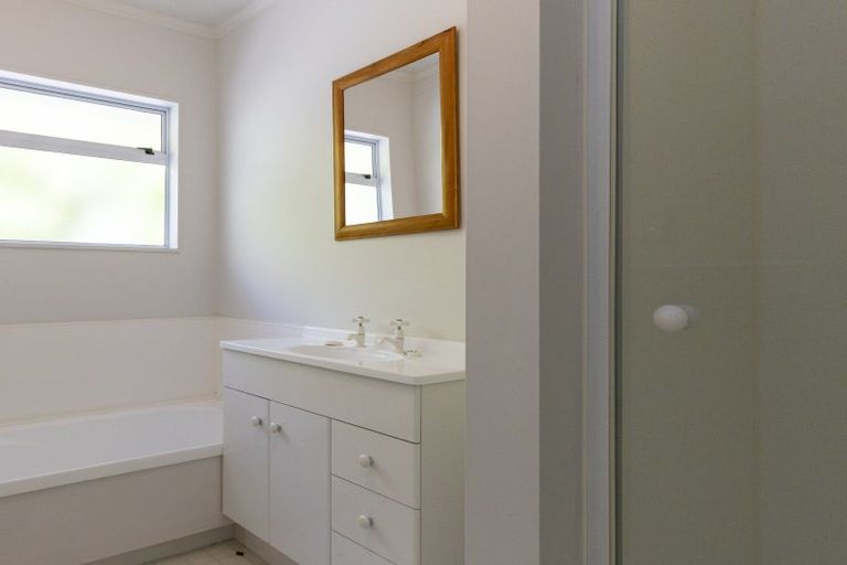 Photo of property in 8 Haines Grove, Rainbow Point, Taupo, 3330