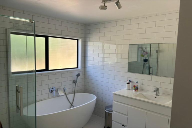 Photo of property in 42 Archers Road, Glenfield, Auckland, 0629