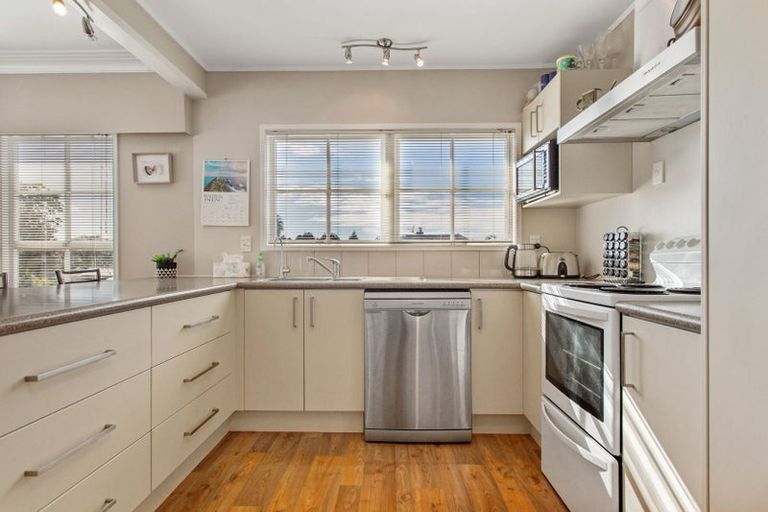 Photo of property in 72 Grande Vue Road, Hillpark, Auckland, 2102