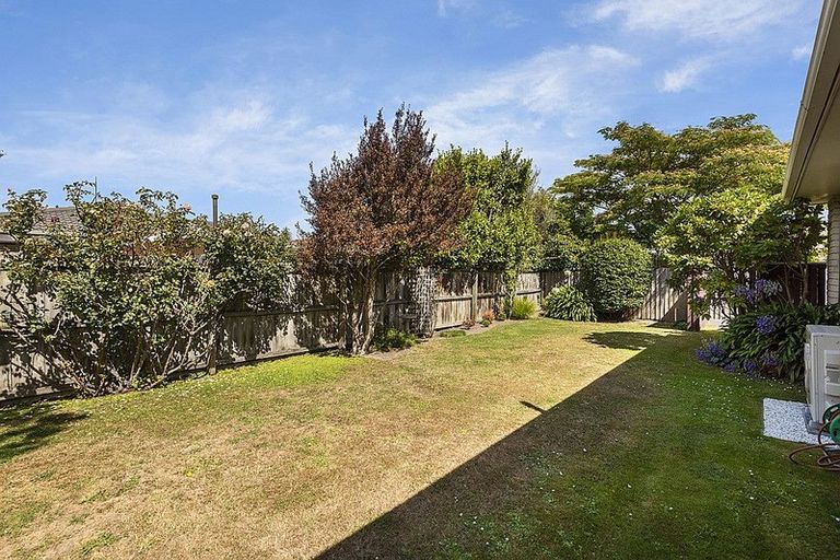 Photo of property in 2/61 Sarabande Avenue, Redwood, Christchurch, 8051