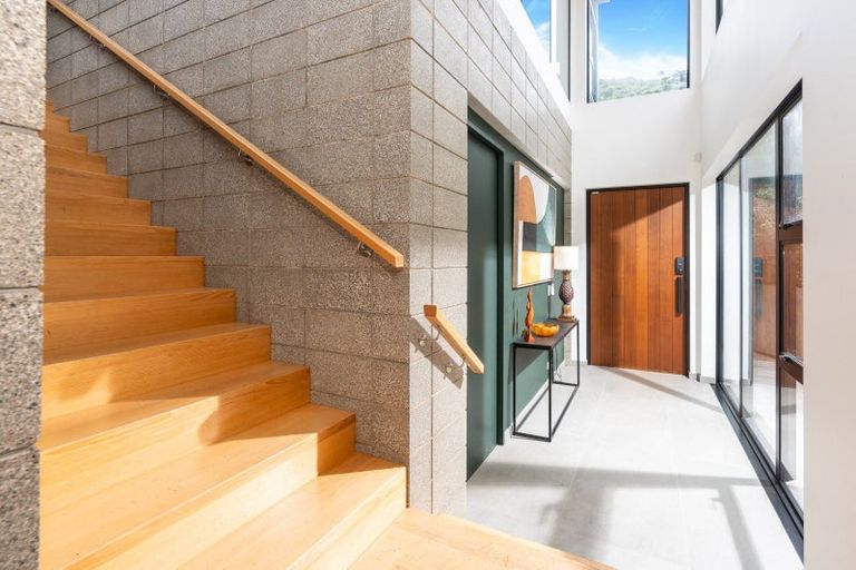 Photo of property in 17 Kim Street, Khandallah, Wellington, 6035